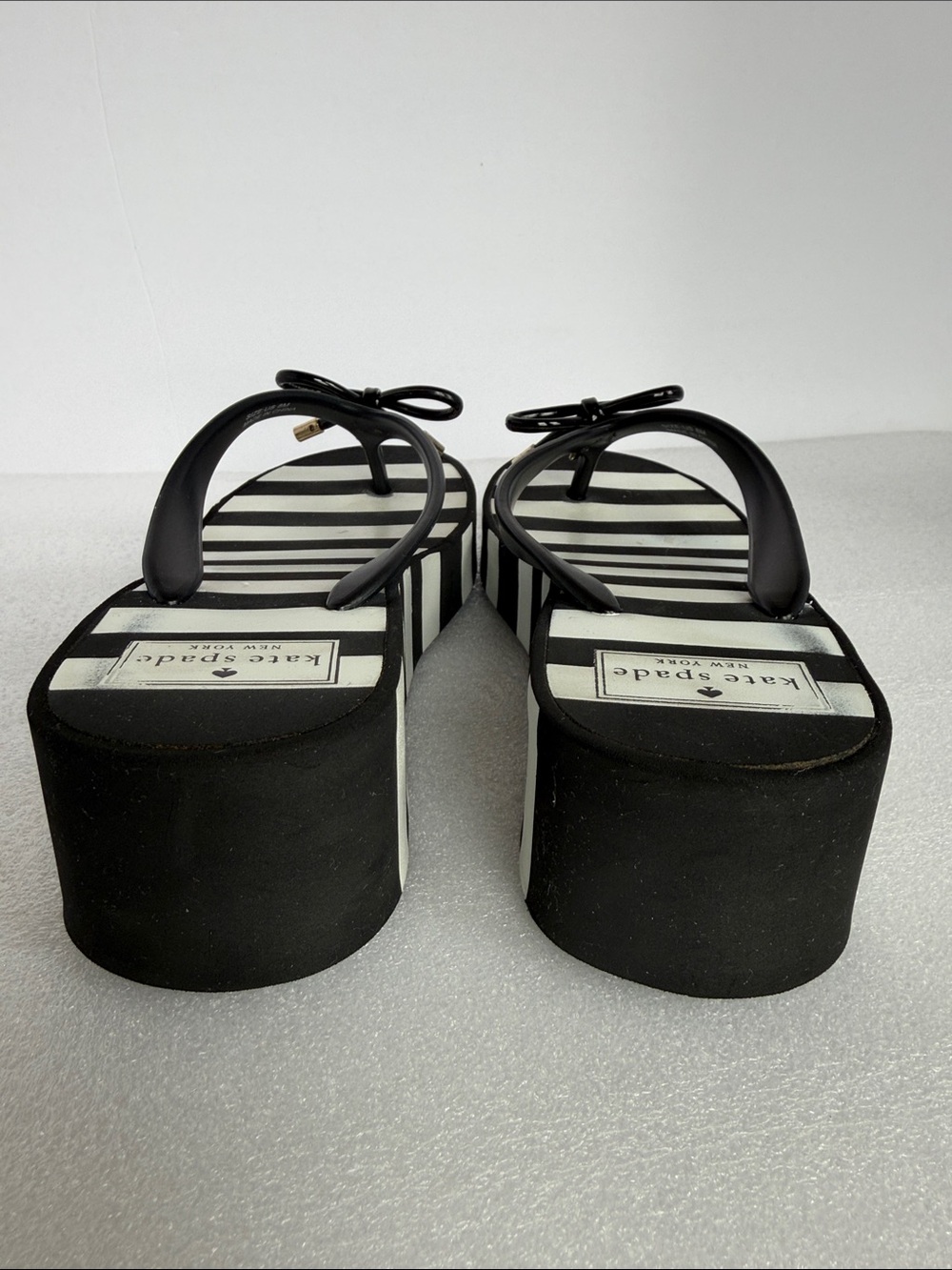 KATE SPADE Rhett Black White Striped Bow Platform Flip Flop Sandals Size 8 - Picture 7 of 13